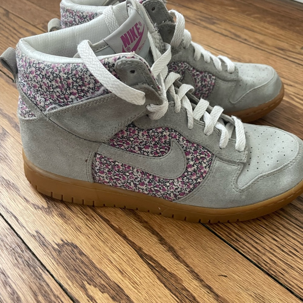 Nike Dunks Gray and Pink size 7.5